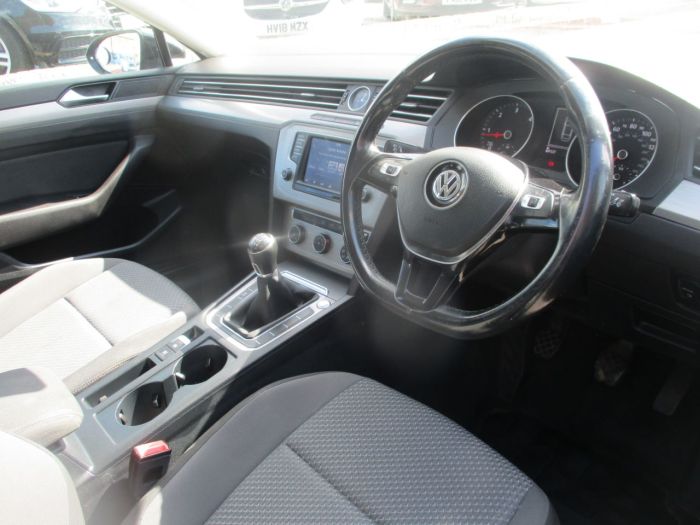 Volkswagen Passat 1.6 TDI S 4dr Saloon Diesel Black