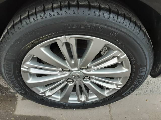 2019 Peugeot 208 1.2 PureTech 82 Signature 5dr [Start Stop]