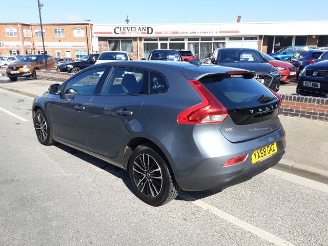2018 Volvo V40 2.0 T2 [122] Momentum 5dr